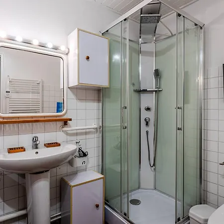 Holiday home : Dependance Charmante A 400 M De La *